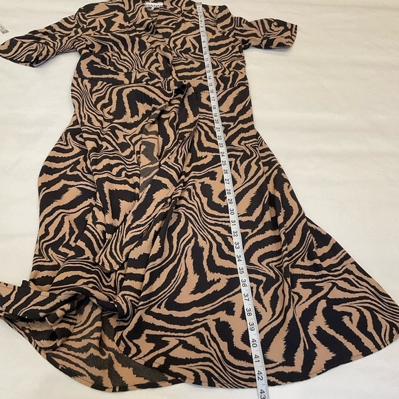 Ganni Animal Print Wrap Dress Belted Short Sleeve Black and Tan  Size 36 US 4 - Picture 14 of 16
